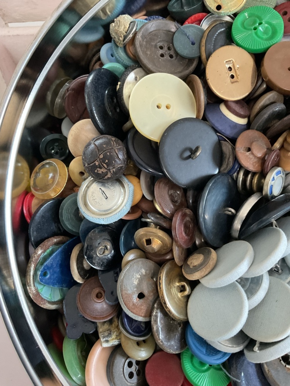 Mixed Sewing Buttons in Tin - Multicolor Craft Supply 3 Pounds - Picture 2 of 7